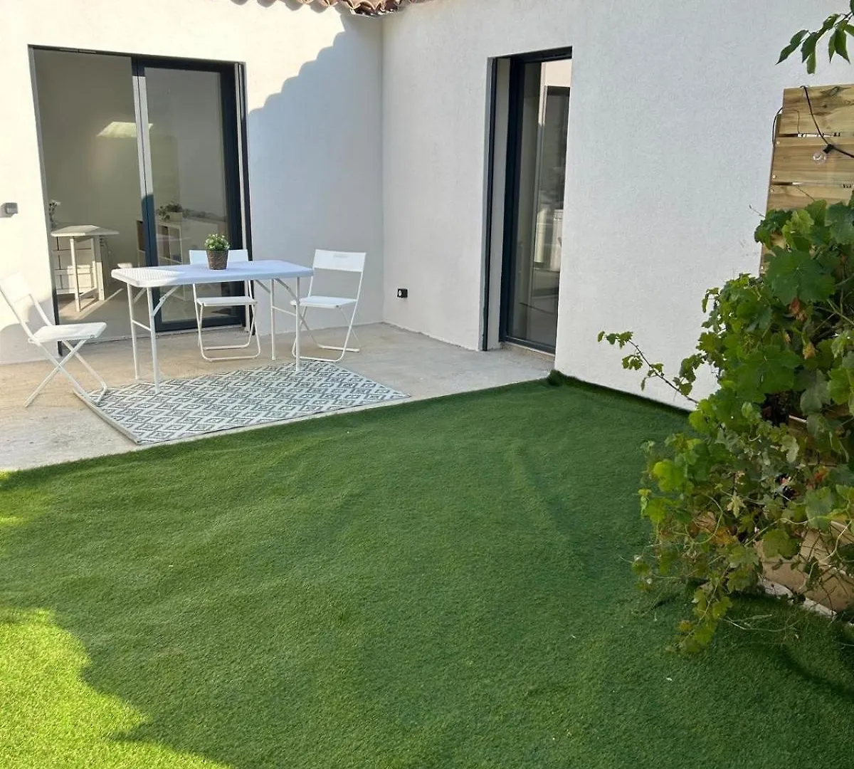 Maison Moderne Jardin Piscine Et Parking Prives, Pres D'Aix Centre Venelles