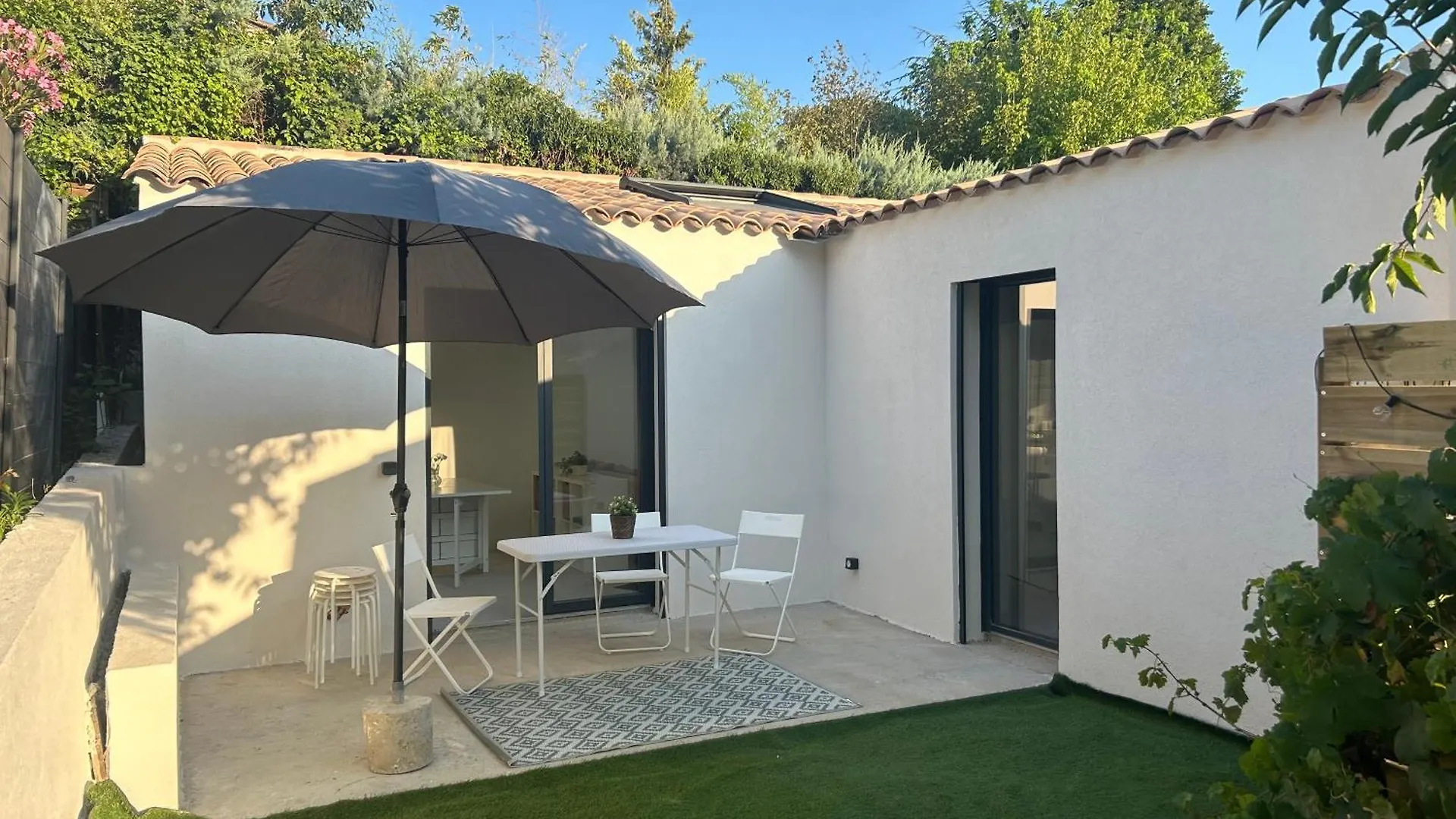 Holiday home Maison Moderne Jardin Piscine Et Parking Prives, Pres D'Aix Centre Venelles France